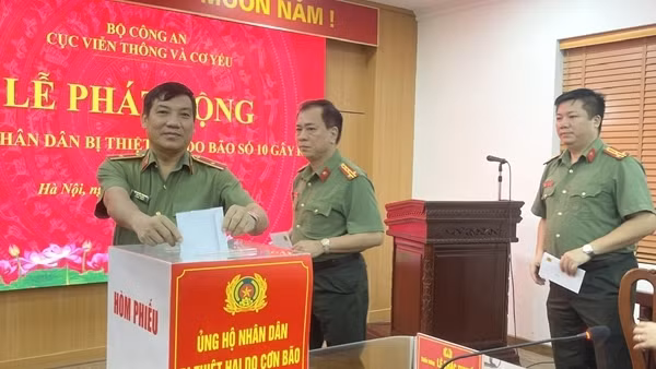 Cục Viễn thông và cơ yếu chia sẻ khó khăn với đồng bào bị thiệt hại bởi bão lũ