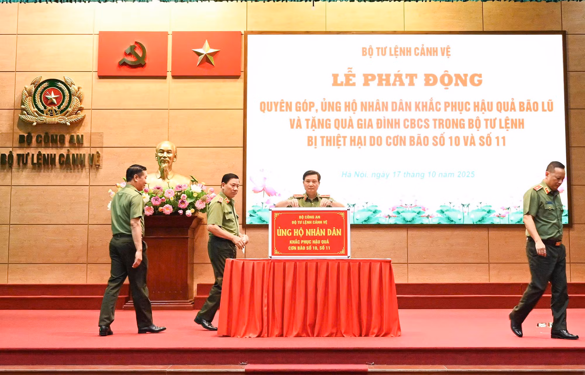 Nghĩa tình người chiến sĩ Cảnh vệ giữa mùa bão lũ -0