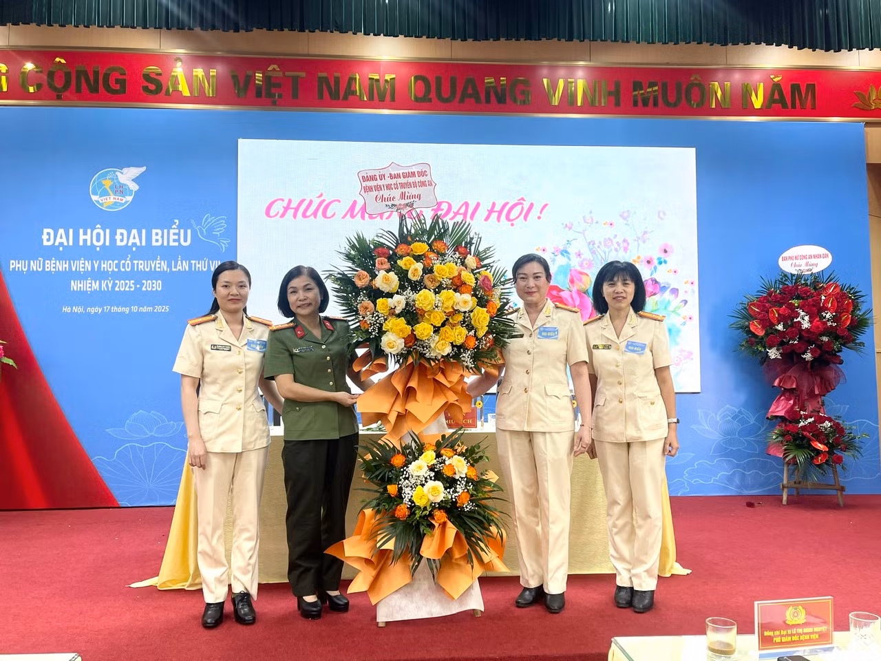 Phụ nữ Bệnh viện Y học cổ truyền -0