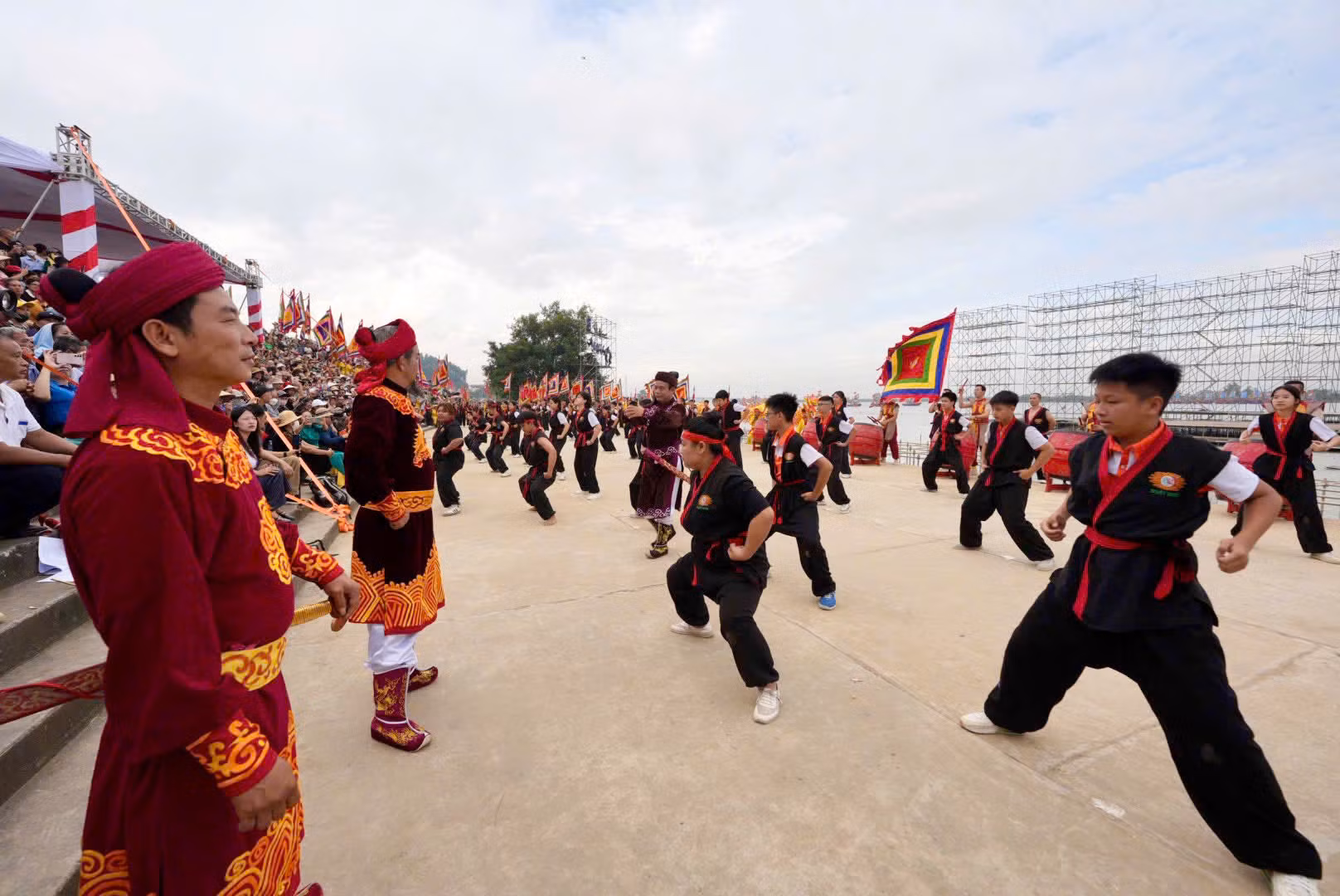 Vang dội hào khí Đông A qua diễn xướng hội quân trên sông Lục Đầu -0