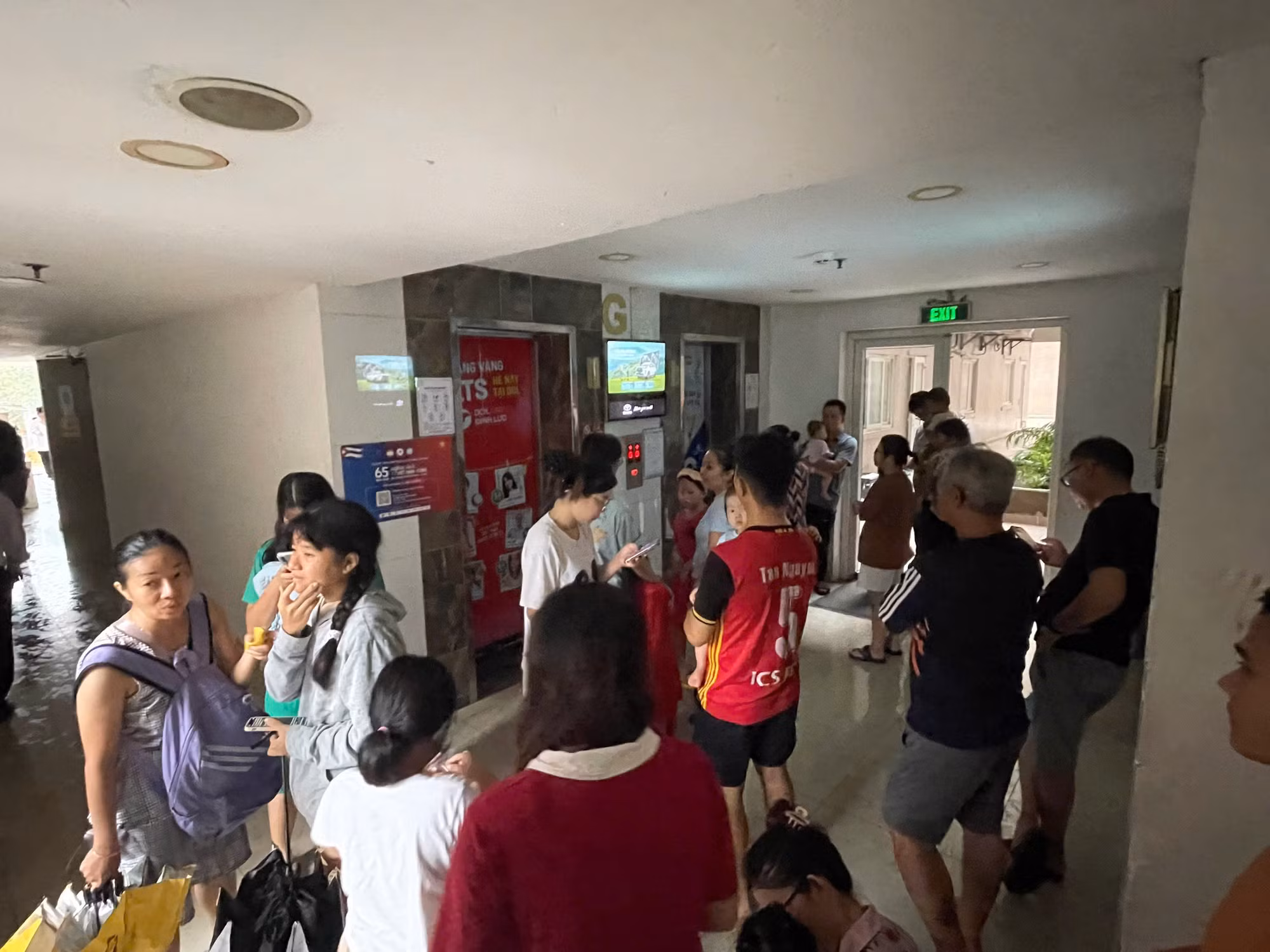 Dập tắt kịp thời đám cháy căn hộ trên tầng 15, chung cư Tam Phú -0