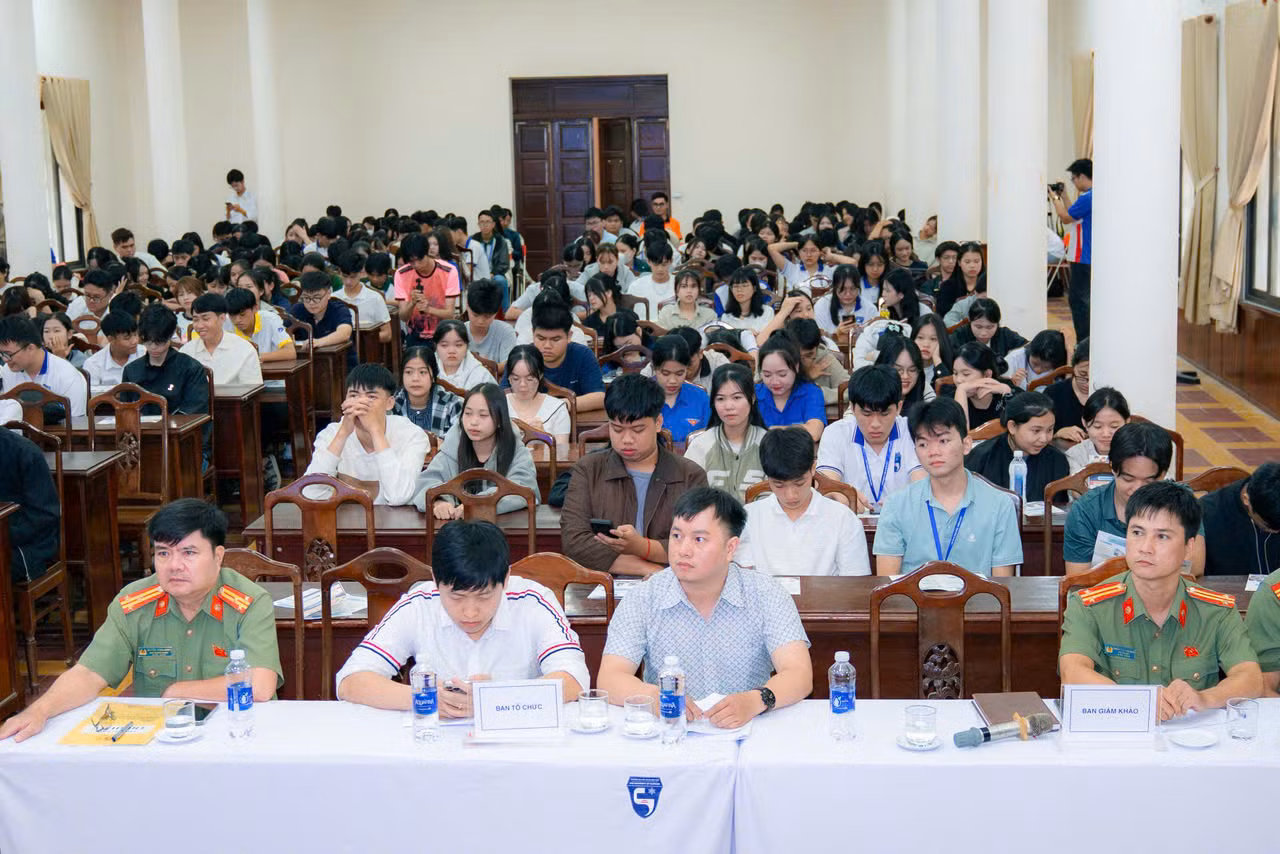 “Không một mình – cùng nhau an toàn trực tuyến” -0