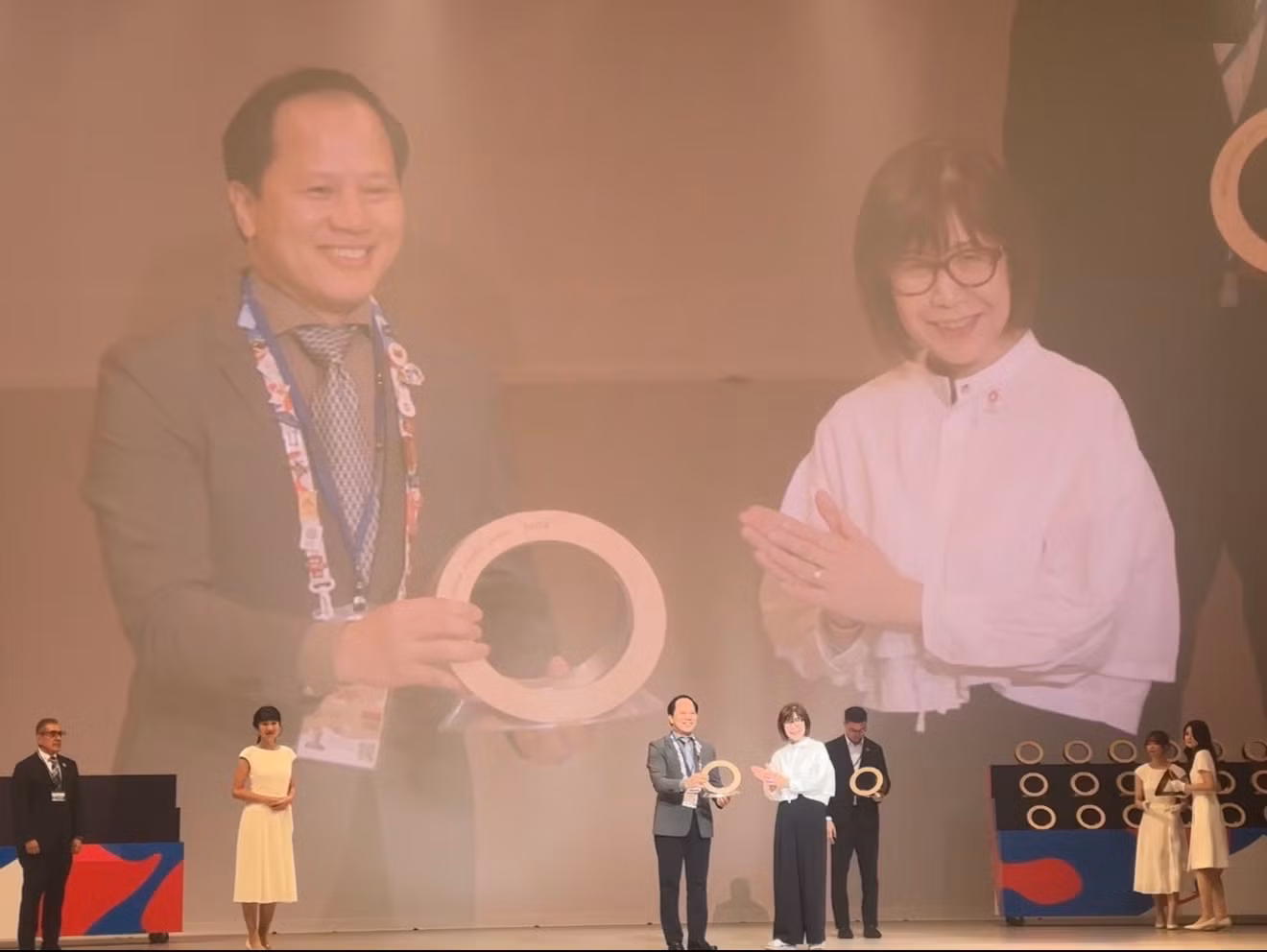 Việt Nam giành Giải Bạc dành cho Nhà Triển lãm có “Thiết kế trưng bày xuất sắc nhất” -0
