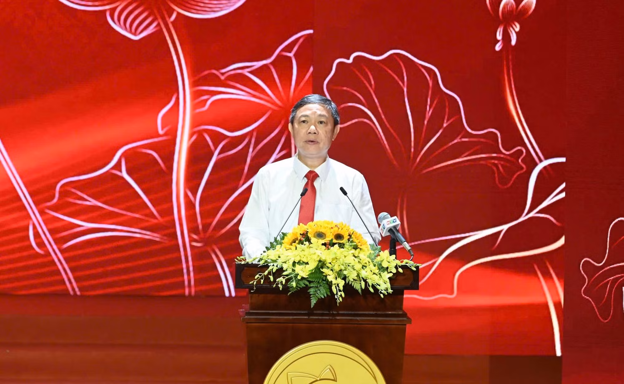 TP Hồ Chí Minh tổng kết 50 năm nền văn học - nghệ thuật -0