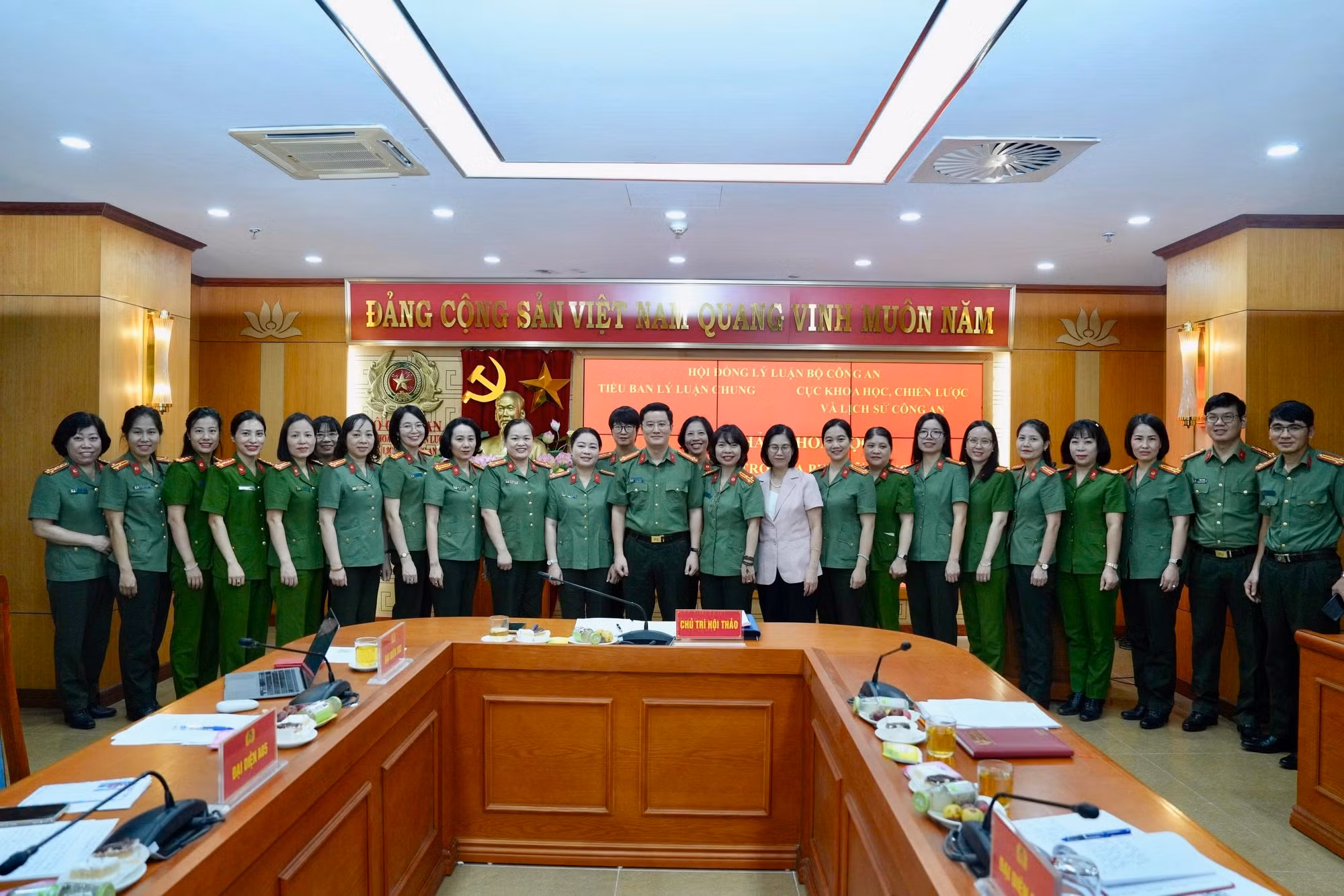 Phát huy vai trò của phụ nữ CAND trong kỷ nguyên mới -0