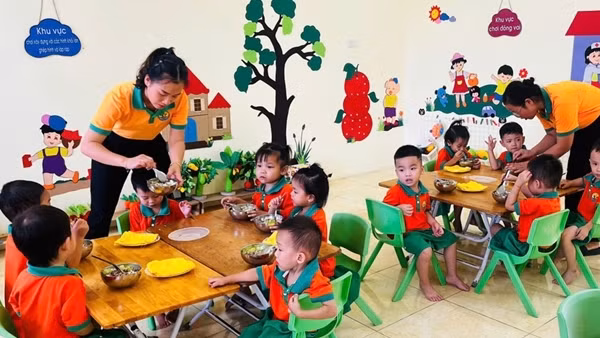 Gian nan đưa trẻ 3 tuổi ở vùng cao Thanh Hoá đến trường