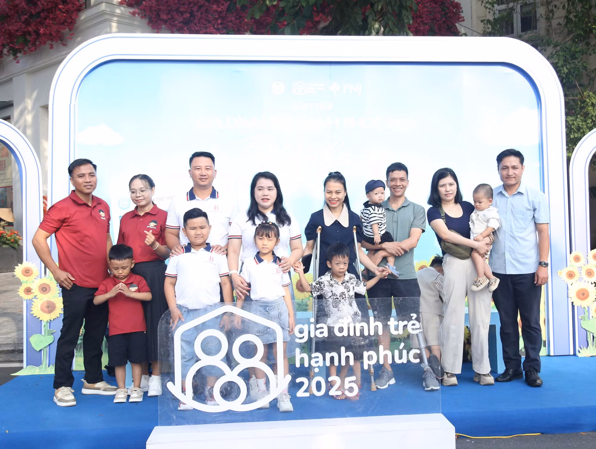 Hai gia đình chiến sĩ Công an được tuyên dương “Gia đình trẻ hạnh phúc