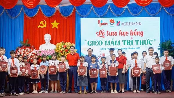 Agribank Chi nhánh Phú Nhuận trao học bổng “Gieo mầm tri thức”