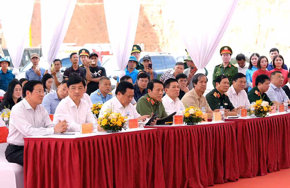 Tổng Bí thư Tô Lâm dự lễ khởi công trường nội trú liên cấp Na Ngoi, tỉnh Nghệ An -0