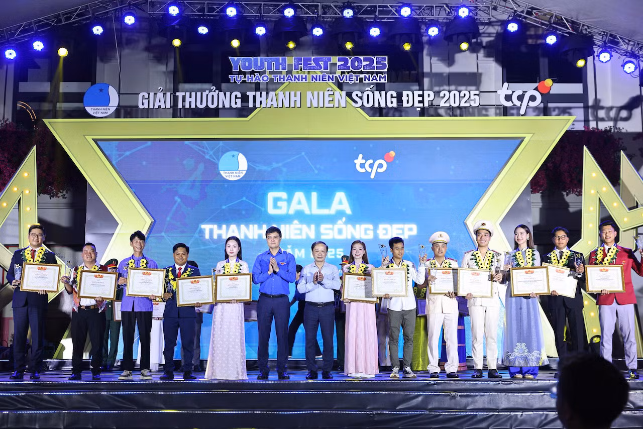 Tôn vinh 20 tấm gương 