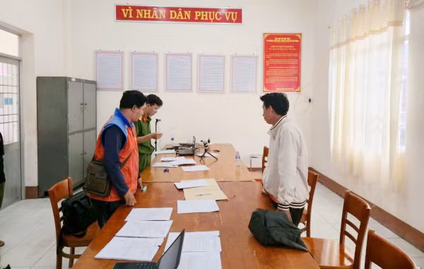 Khởi tố loạt nhân viên công ty chuyển phát nhanh do tham ô tài sản -0