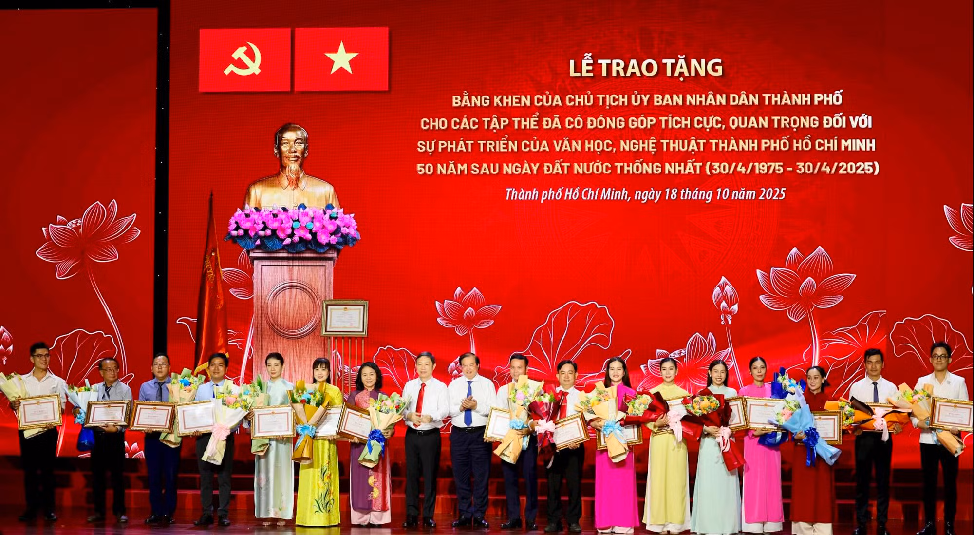 Sở Văn hóa và Thể thao TP Hồ Chí Minh vinh dự đón nhận Huân chương Lao động hạng Nhất -0