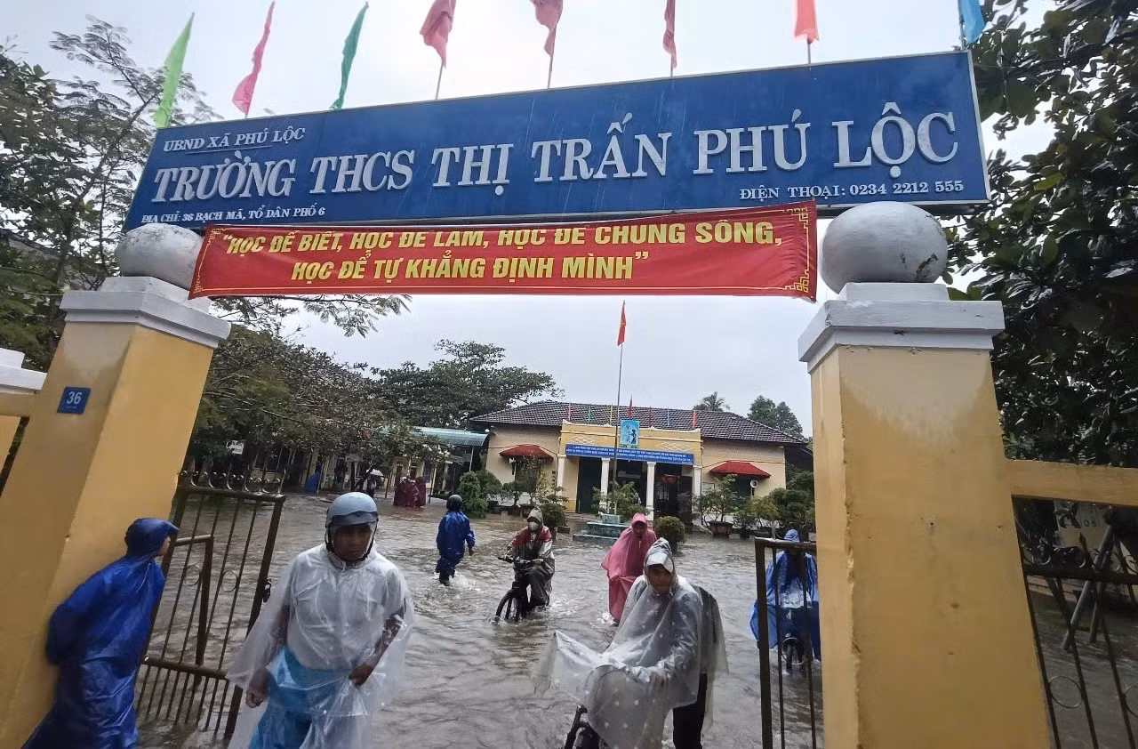 Mưa lớn ở TP Huế, gần 4.000 học sinh của xã Phú Lộc được nghỉ học -0