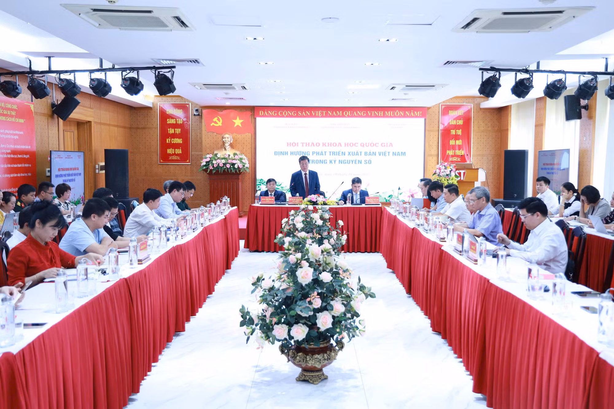 Phát triển xuất bản trong kỷ nguyên số: Nhiều thuận lợi nhưng cũng không ít thách thức -0