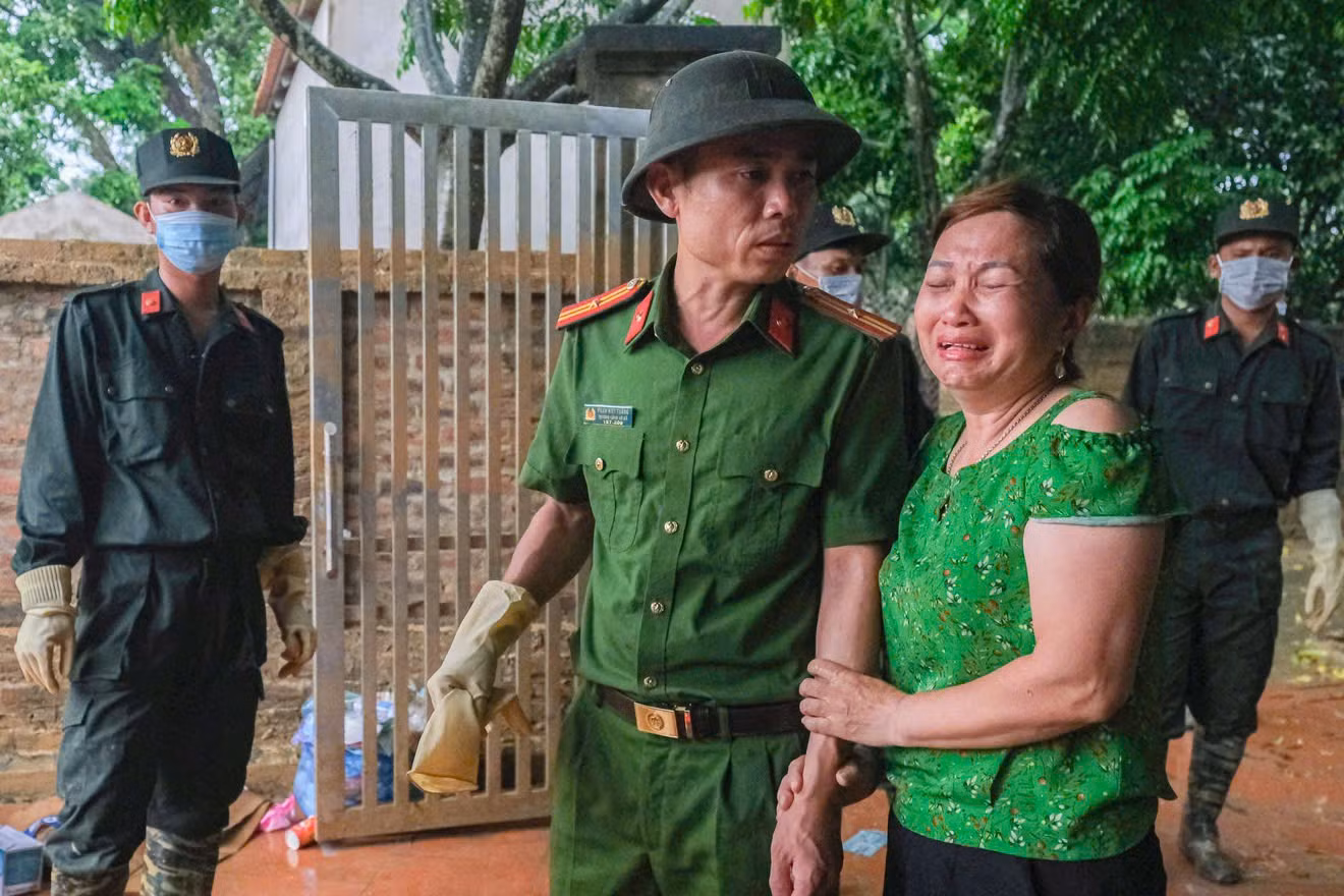 Kỳ 2: Từ “mệnh lệnh cứu dân” đến “mệnh lệnh vì dân mà ở lại” -0