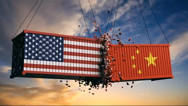 Tổng thống Trump tuyên bố áp thuế bổ sung 100% với hàng hóa Trung Quốc