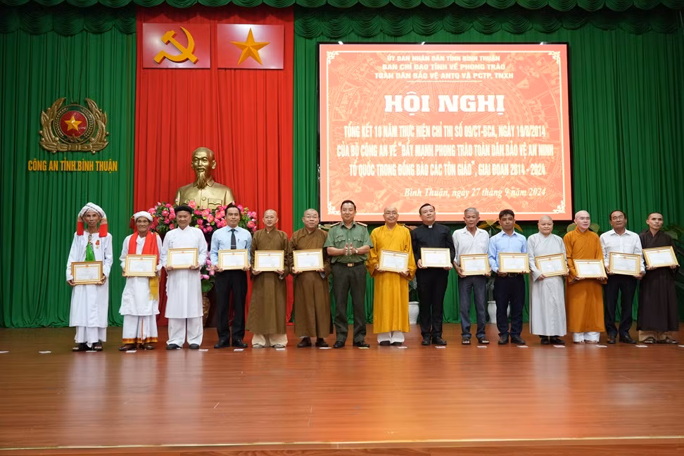 Đẩy mạnh phong trào toàn dân bảo vệ an ninh Tổ quốc trong đồng bào các tôn giáo -0