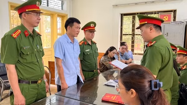 Phó Chủ tịch xã lập khống hồ sơ cấp "sổ đỏ"