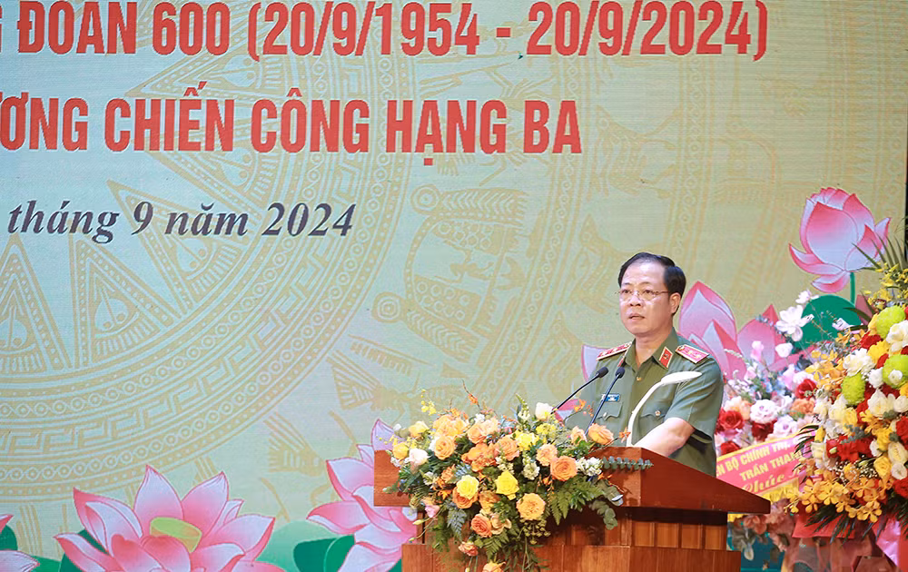 Tiếp tục phát huy truyền thống vẻ vang của đơn vị vinh dự được Bác Hồ đặt tên -0
