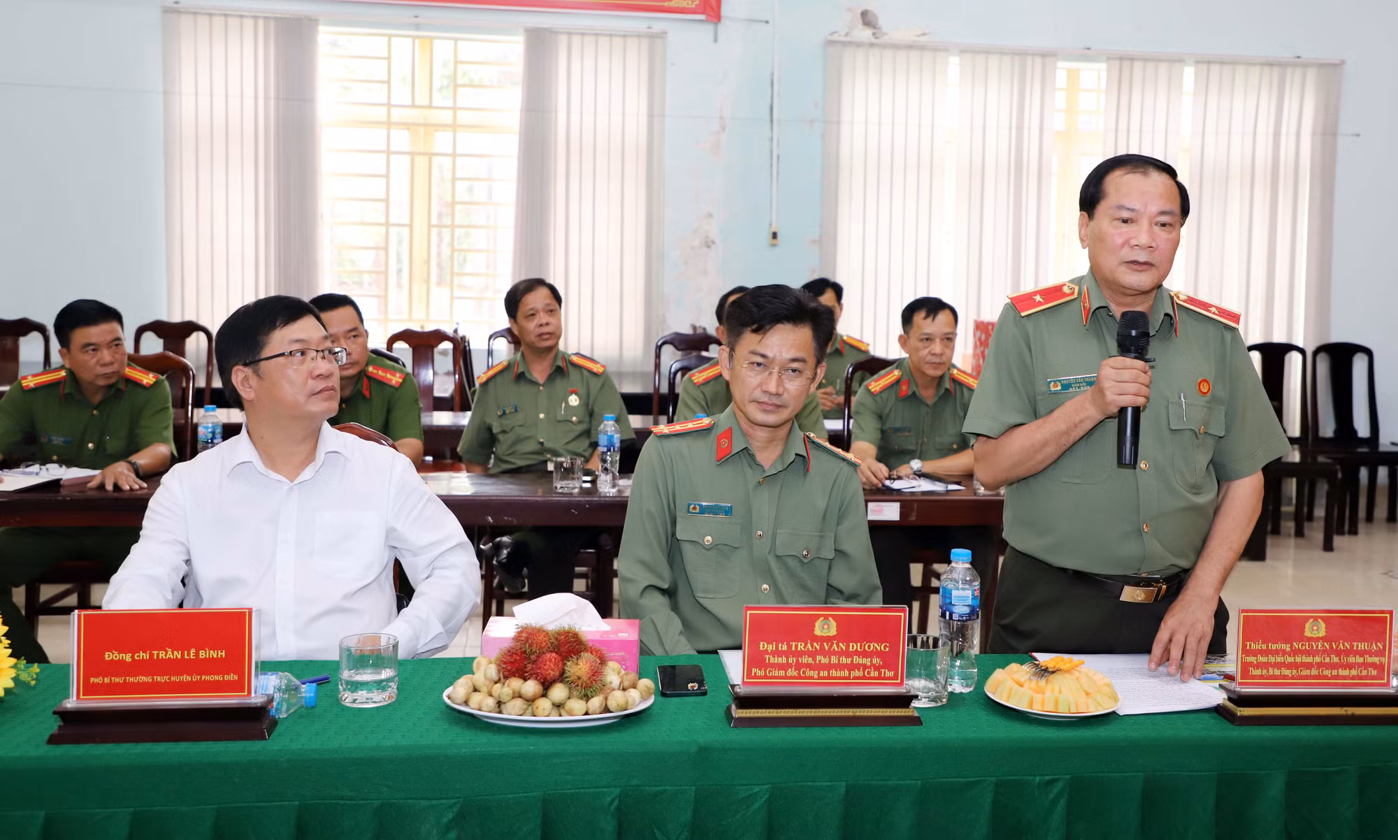Thứ trưởng Trần Quốc Tỏ thăm, làm việc với Công an xã, phường tại TP Cần Thơ -0