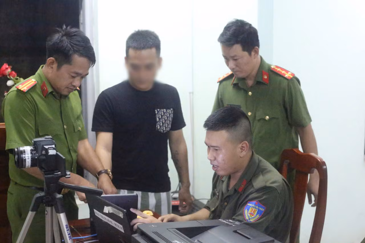 Phổ biến pháp luật và làm căn cước cho 211 phạm nhân được đặc xá năm 2024 -0