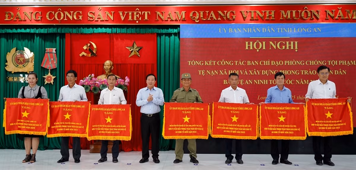 Xây dựng lực lượng Công an tỉnh Long An thật sự trong sạch, vững mạnh, chính quy, tinh nhuệ, hiện đại -0