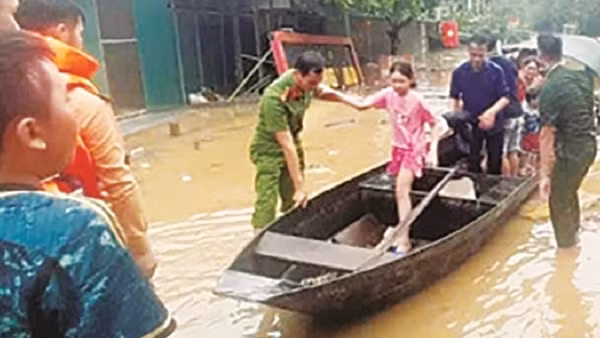 Người dân gửi thư cảm ơn Công an huyện Na Hang hỗ trợ khắc phục hậu quả mưa lũ