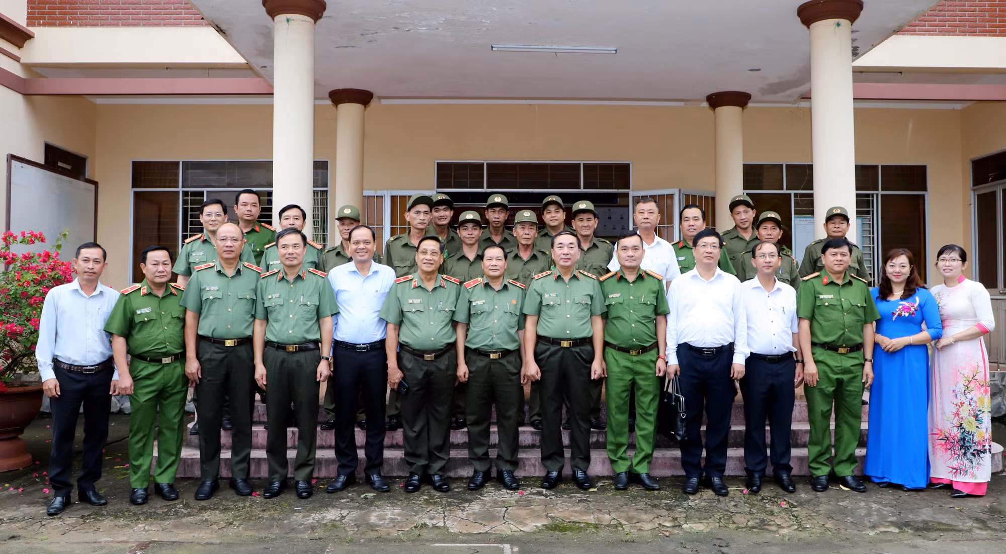 Thứ trưởng Trần Quốc Tỏ thăm, làm việc với Công an xã, phường tại TP Cần Thơ -1