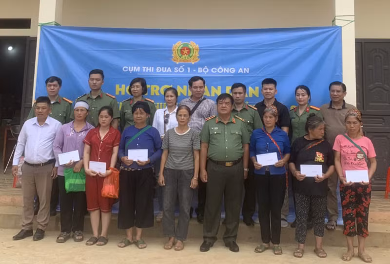 Cụm thi đua số 1 Bộ Công an hỗ trợ người dân bị ảnh hưởng bởi cơn bão số 3 -0