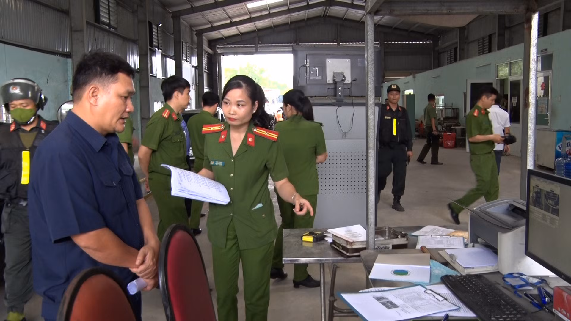 Thiếu tá Trần Tú Huy tham gia đấu tranh chuyên án sai phạm của một số trung tâm đăng kiểm tại Quảng Ngãi.