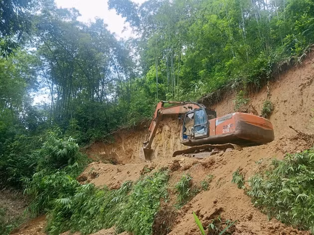 Xử lý quả đồi bị sạt lở ở huyện Quan Hoá -0