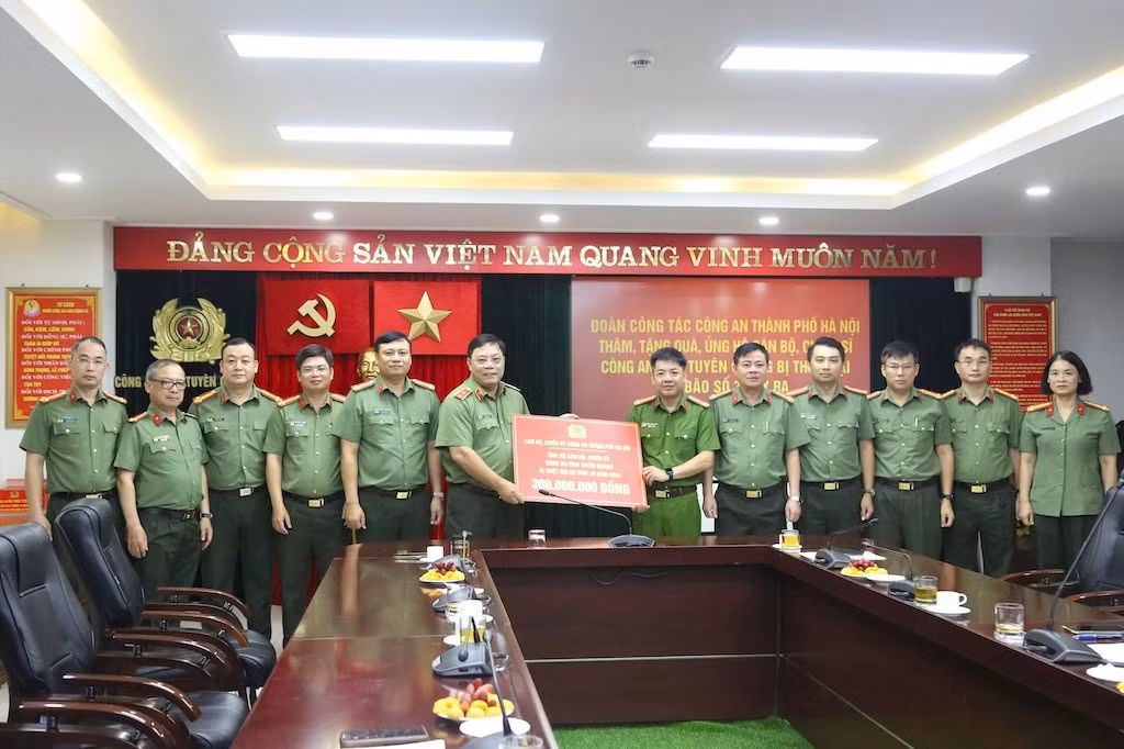 Công an TP Hà Nội thăm hỏi, lực lượng Công an các tỉnh bị thiệt hại do cơn bão số 3 -0