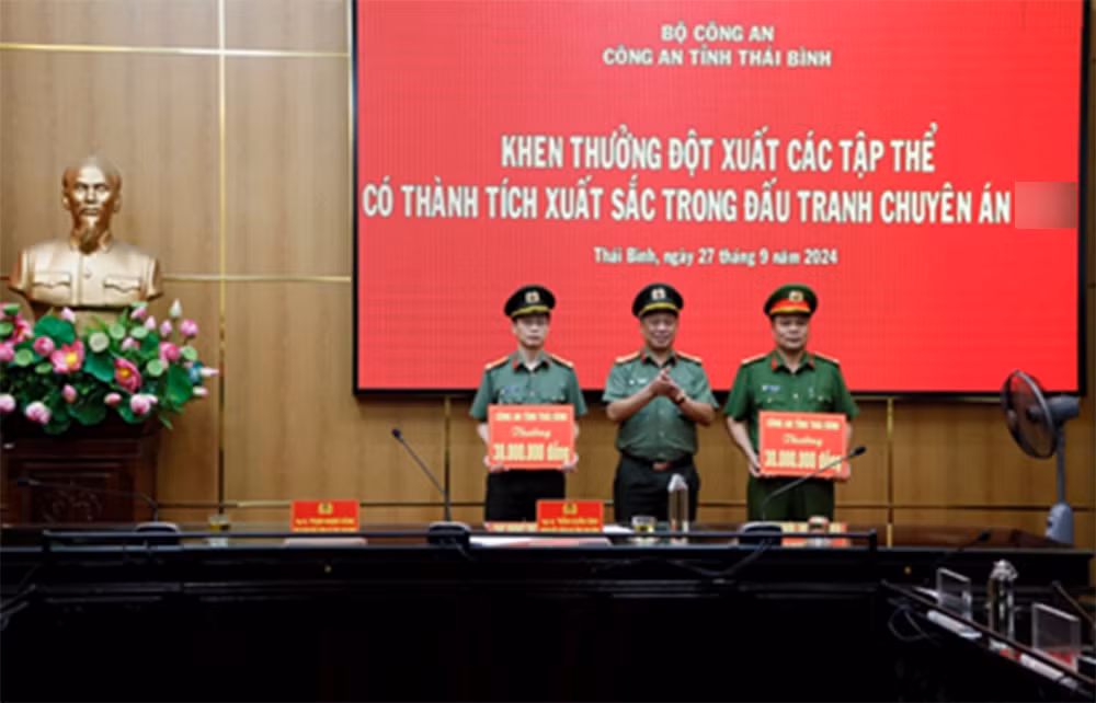  Khen thưởng đột xuất các tập thể có thành tích xuất sắc trong đấu tranh Chuyên án -0