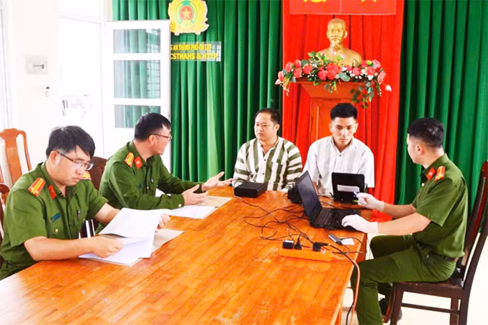 Nhận ra lỗi lầm, quyết tâm cải tạo chờ ngày đoàn tụ -0