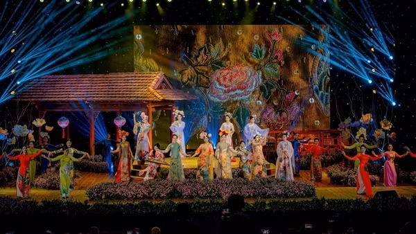 Ấn tượng chương trình nghệ thuật Áo dài - Festival Huế 2024 “Linh Phụng”