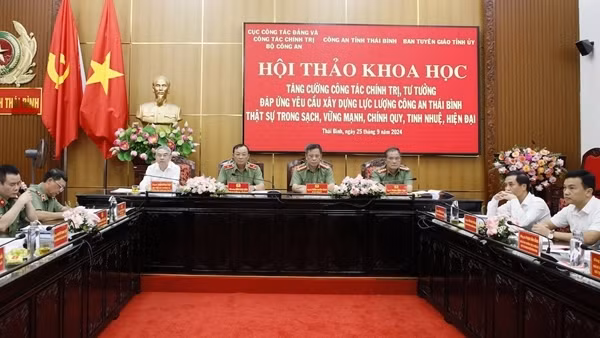 Tăng cường công tác chính trị, tư tưởng đáp ứng yêu cầu xây dựng lực lượng