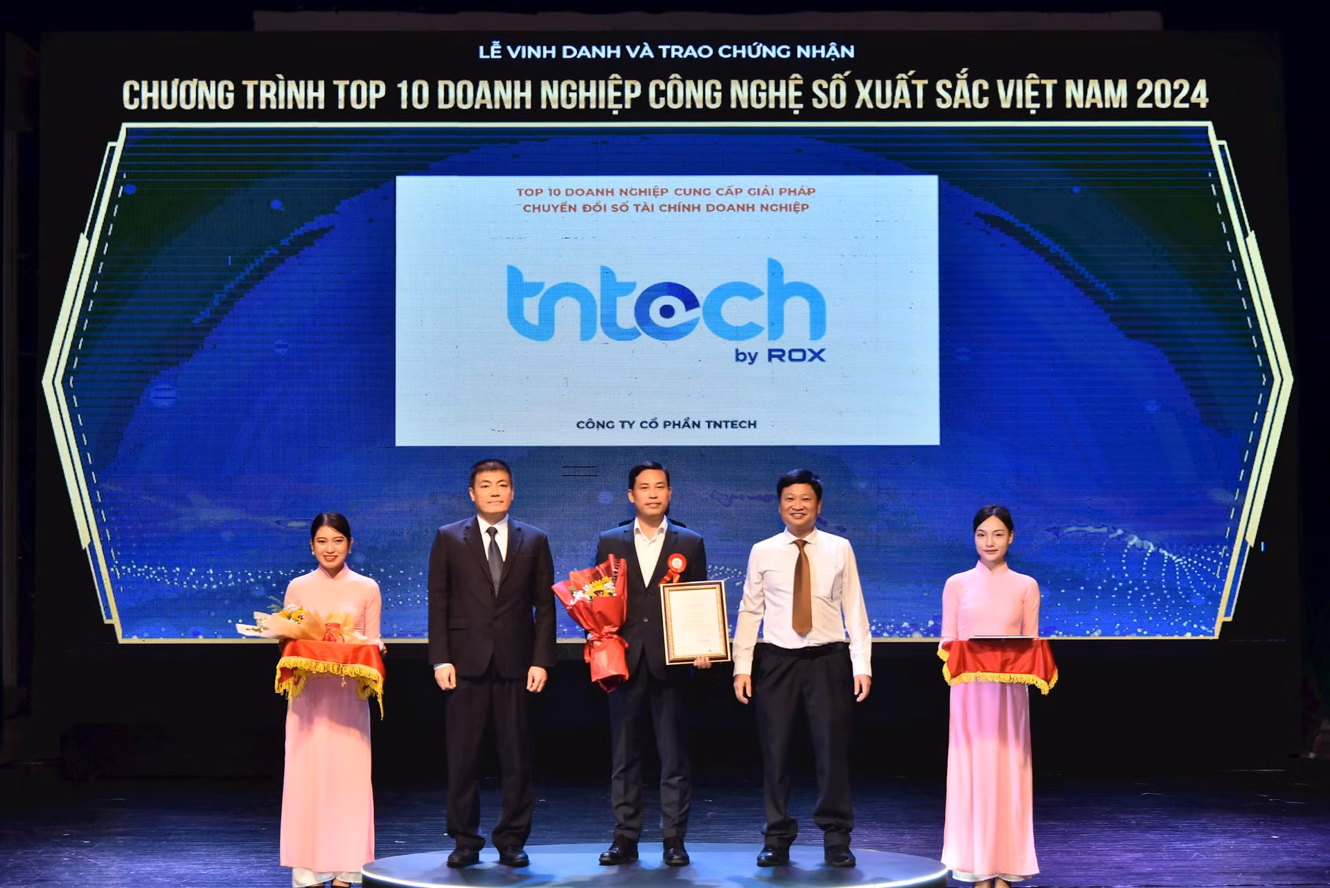 TNTech được vinh danh tại chương trình Top 10 Doanh nghiệp Công nghệ số xuất sắc Việt Nam năm 2024 -0