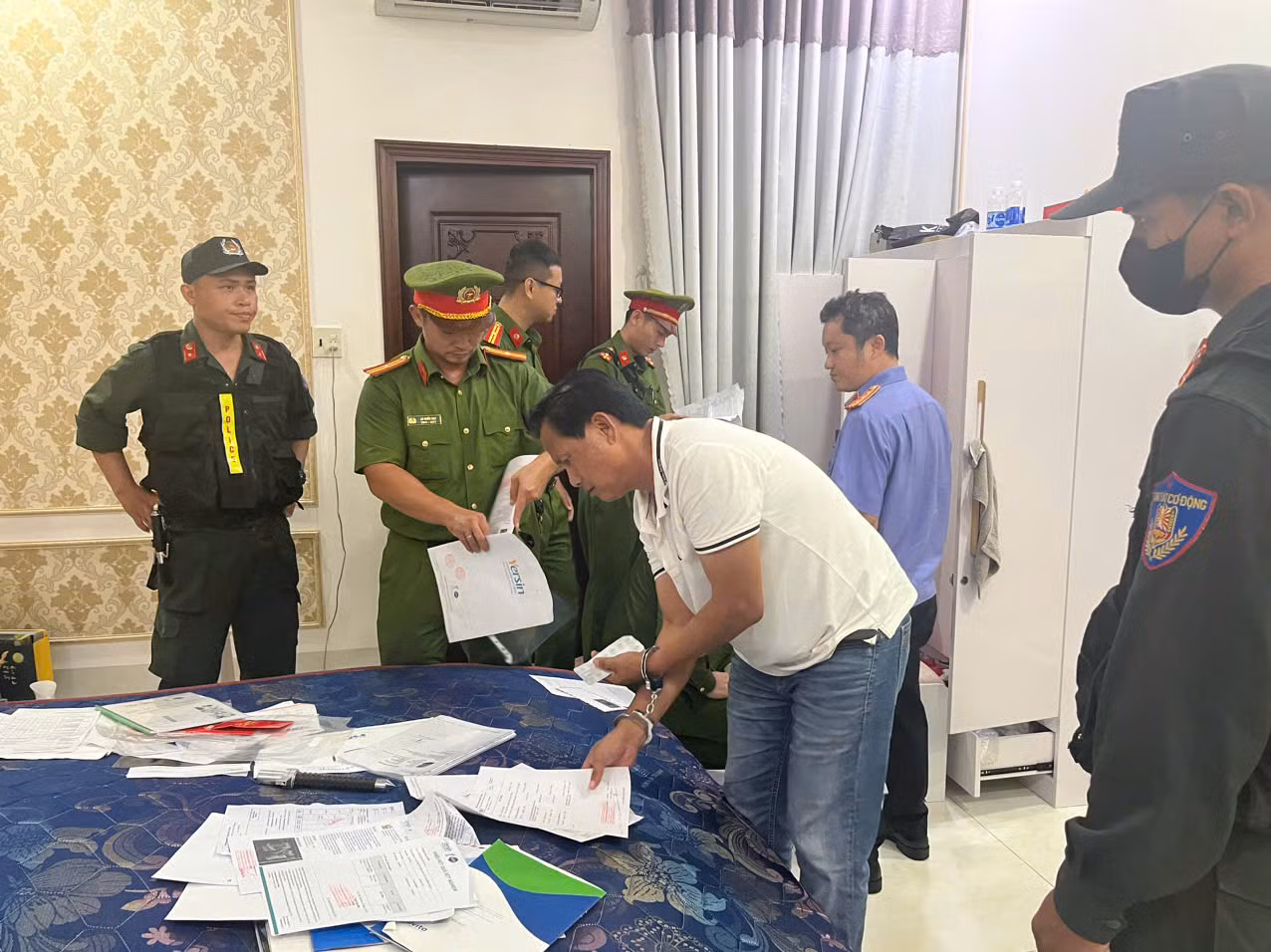 Khám xét nơi làm việc của Giám đốc Công ty TNHH Long Thái Việt -0