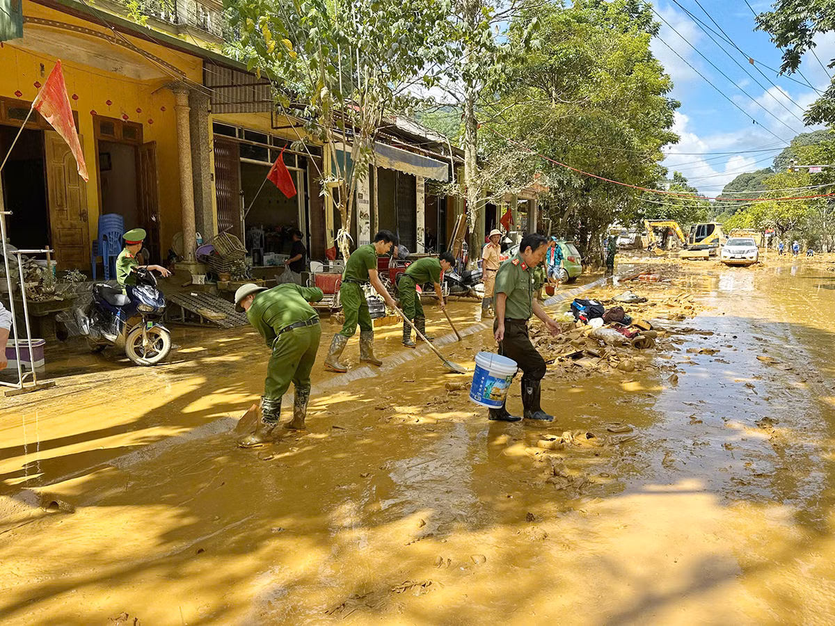 Lào Cai: Nỗ lực giúp dân khắc phục hậu quả sau lũ -1