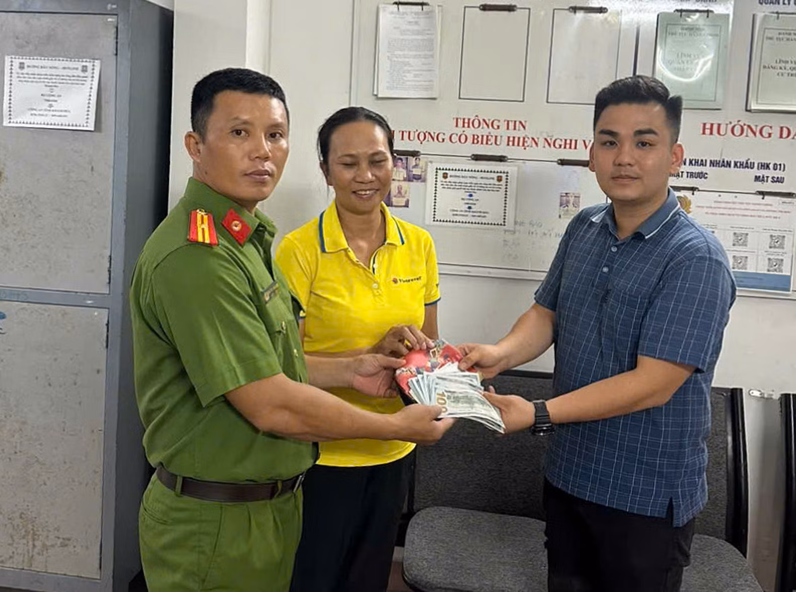  Công an phường Lộc Thọ nỗ lực truy tìm hai vụ đánh rơi tài sản có giá trị lớn -0