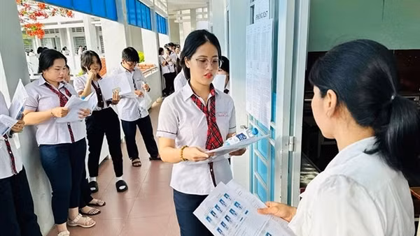 Từ năm 2025, thi tốt nghiệp THPT và xét tuyển đại học có gì mới?