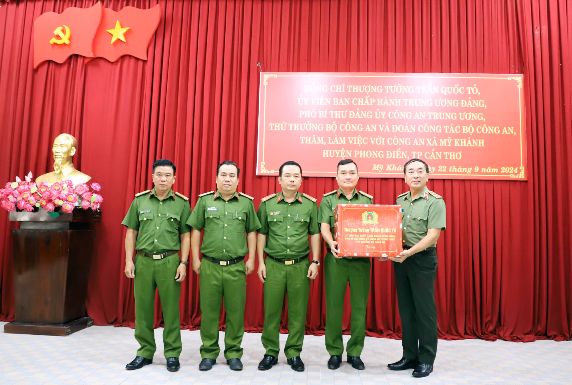 Thứ trưởng Trần Quốc Tỏ thăm, làm việc với Công an xã, phường tại TP Cần Thơ -0