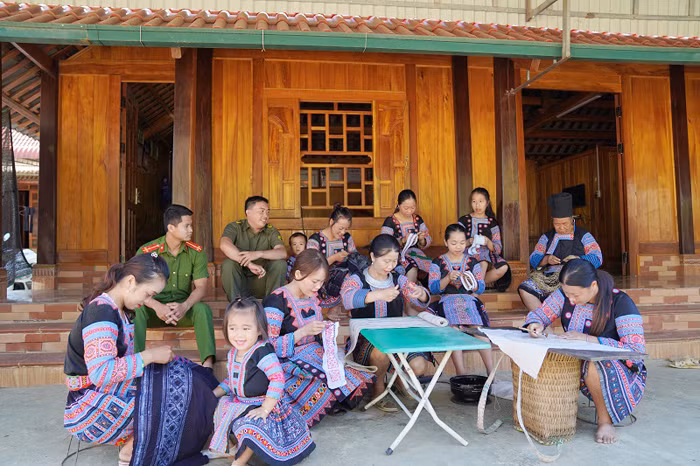 Bình yên cho cao nguyên đá -0