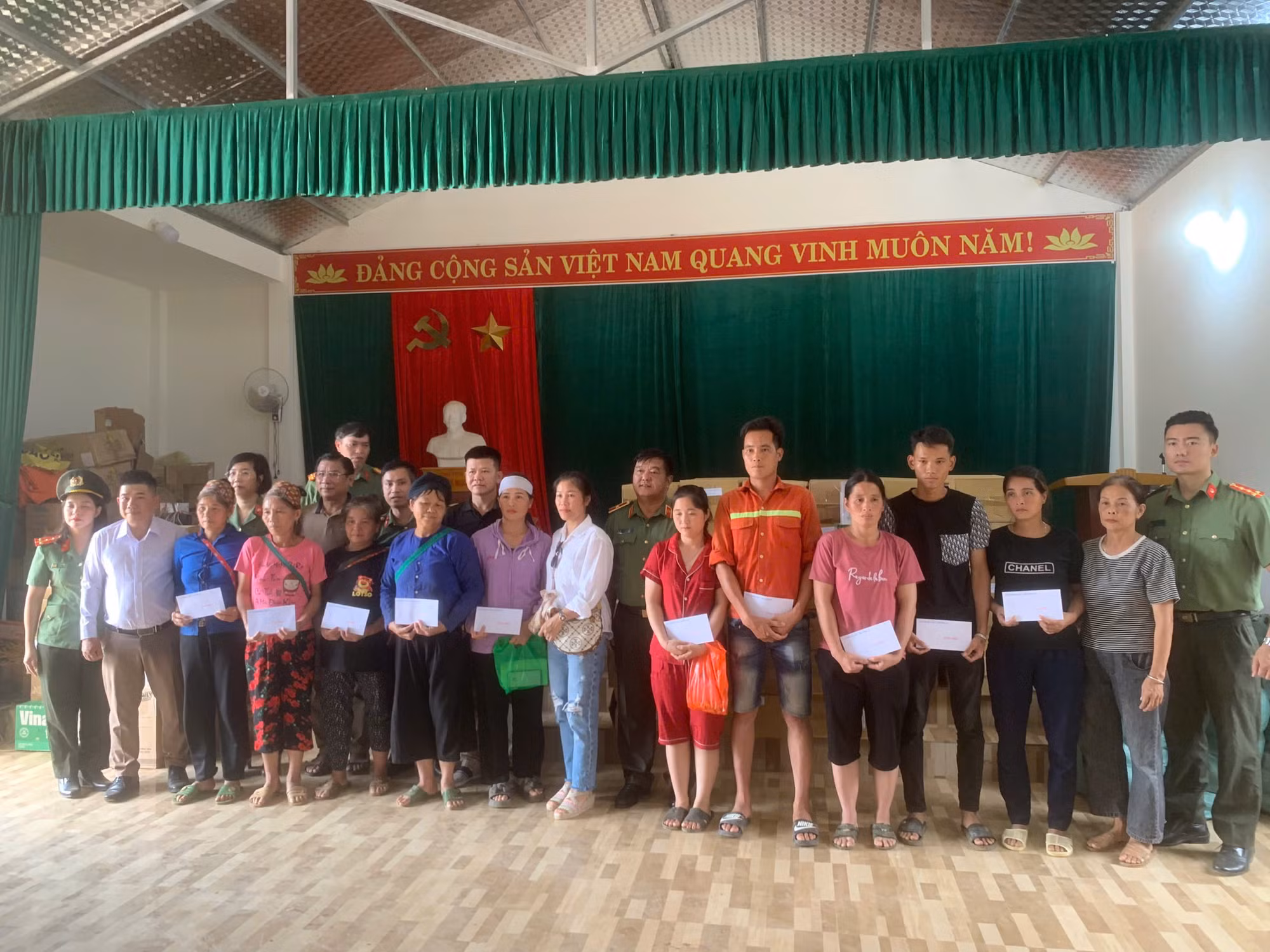 Cụm thi đua số 1 đến với nhân dân và CBCS bị ảnh hưởng bởi cơn bão số 3 -0