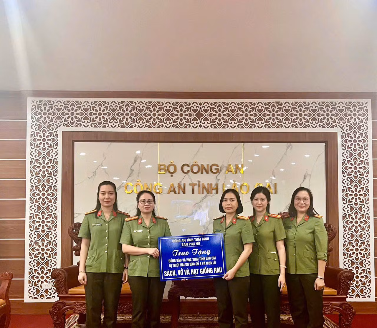 Công an tỉnh Thái Bình thăm, tặng quà hỗ trợ nhân dân và Công an tỉnh Lào Cai khắc phục hậu quả thiên tai -0