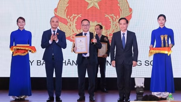 Tỉnh Lạng Sơn được vinh danh là địa phương tiêu biểu thực hiện Cách mạng công nghiệp 4.0 và chuyển đổi số