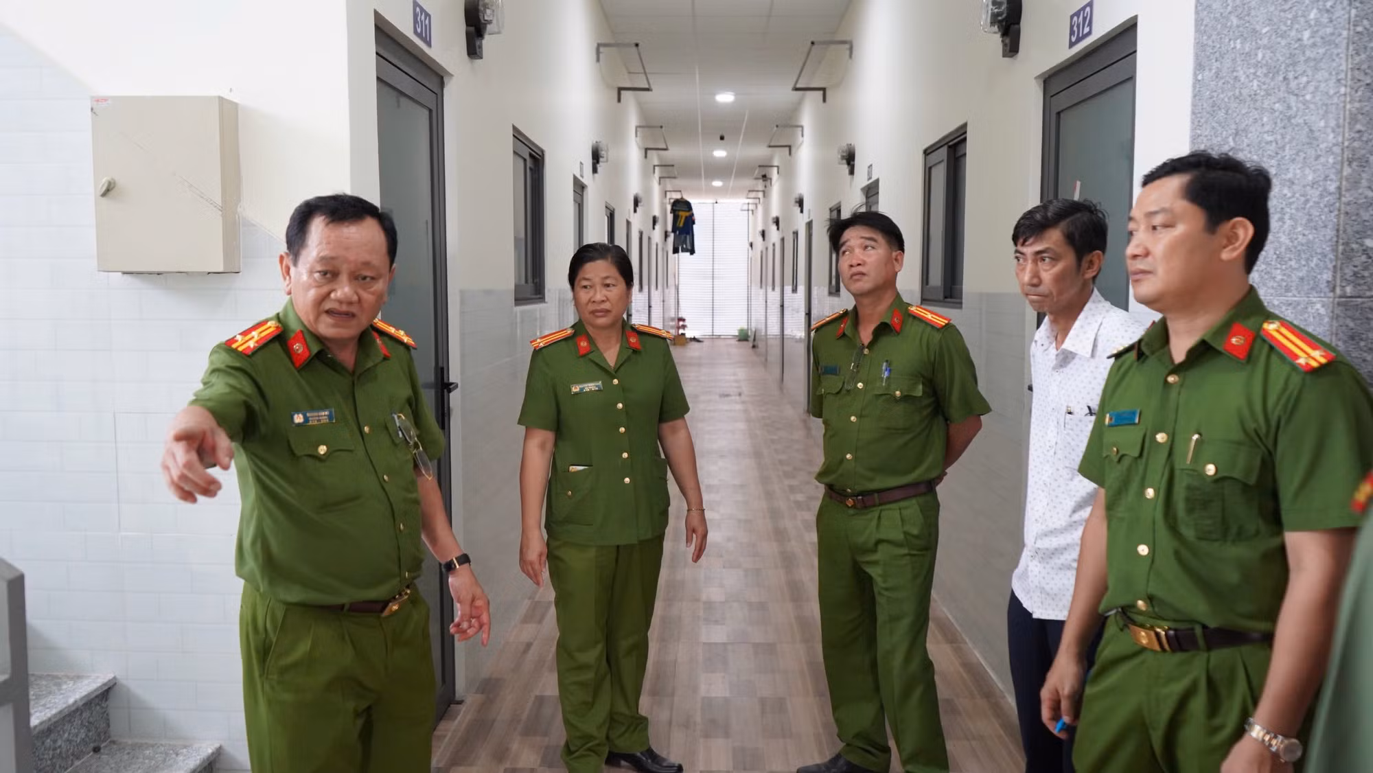 Đẩy mạnh cải cách hành chính, nâng cao hiệu quả quản lý nhà nước về ANTT ở Long An -0