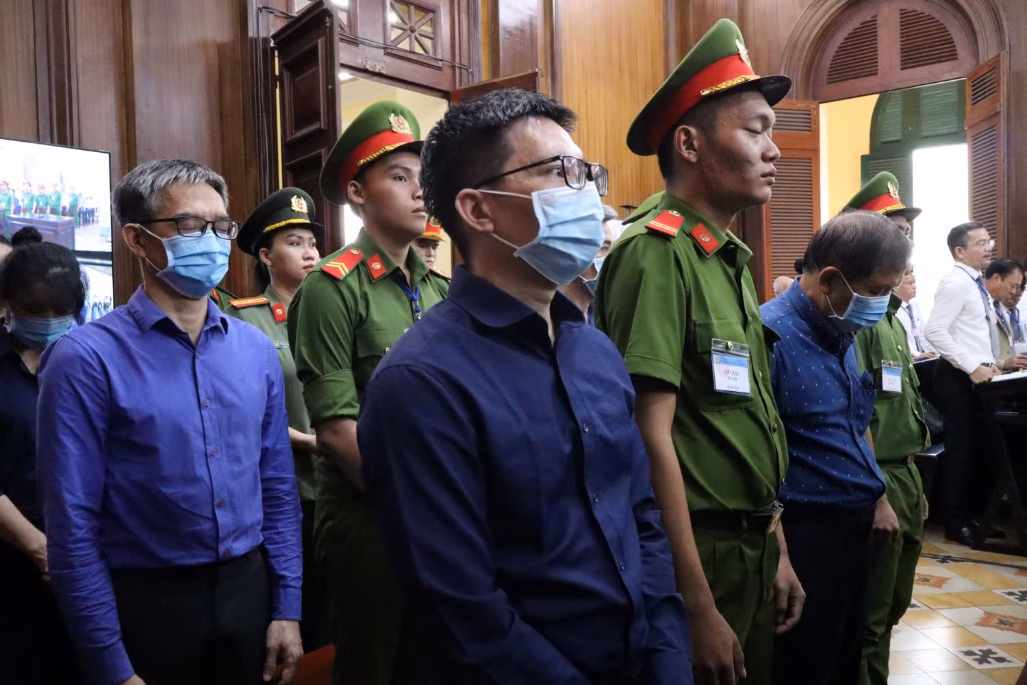 Xét xử giai đoạn 2 “đại án” Vạn Thịnh Phát: Em dâu bị cáo Trương Mỹ Lan sửng sốt khi biết hậu quả gây ra cho người dân -0