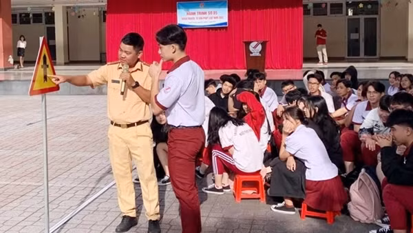 Đổi mới cách tuyên truyền an toàn giao thông trong trường học