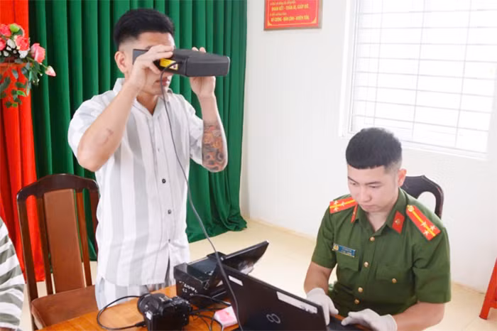 Nhận ra lỗi lầm, quyết tâm cải tạo chờ ngày đoàn tụ -0